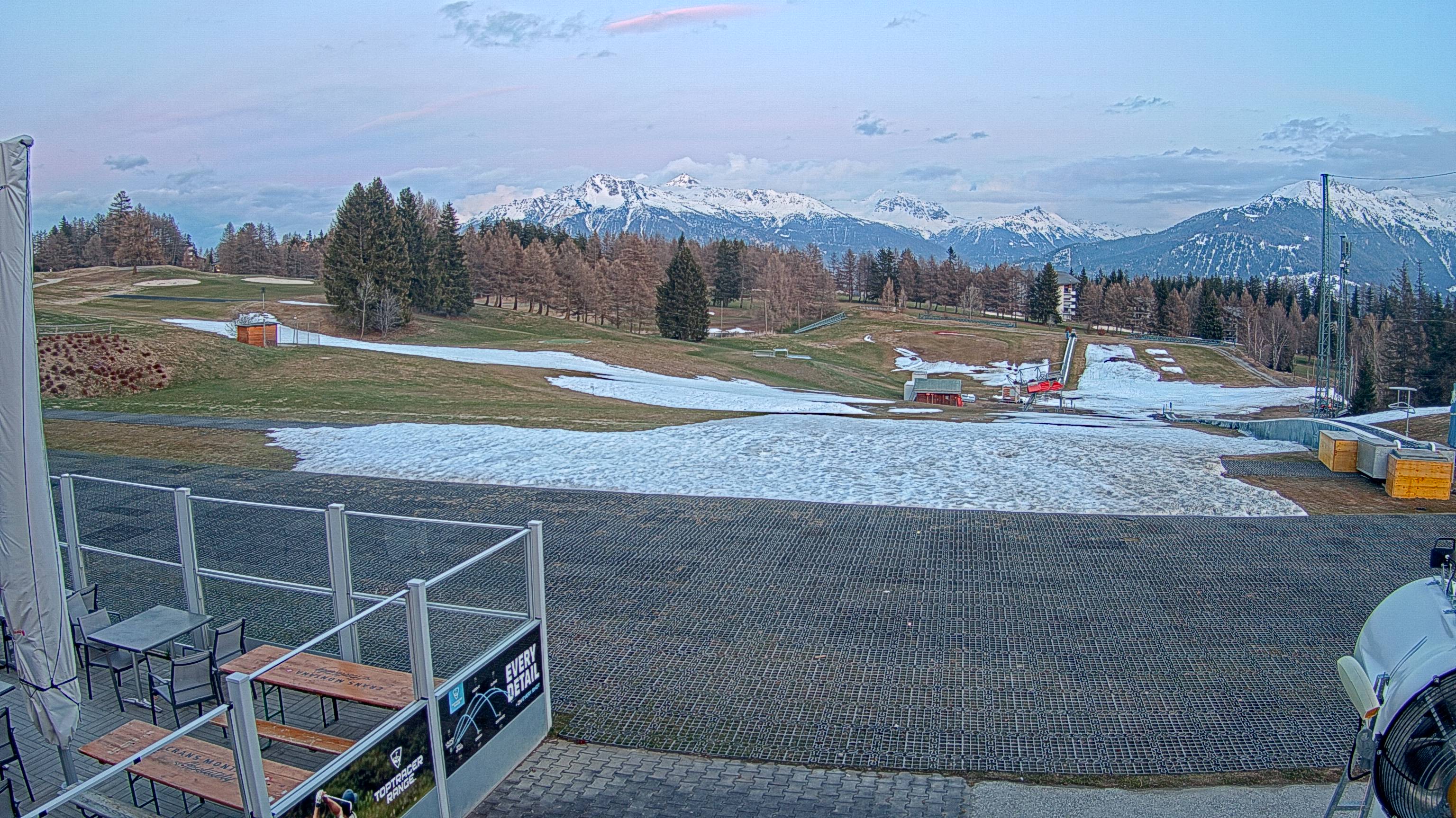 Driving Range | Crans Montana cams